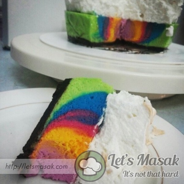 Meringue Cloud Rainbow Cheesecake