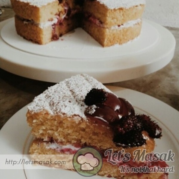 Mulberry Victoria Sandwich Cake