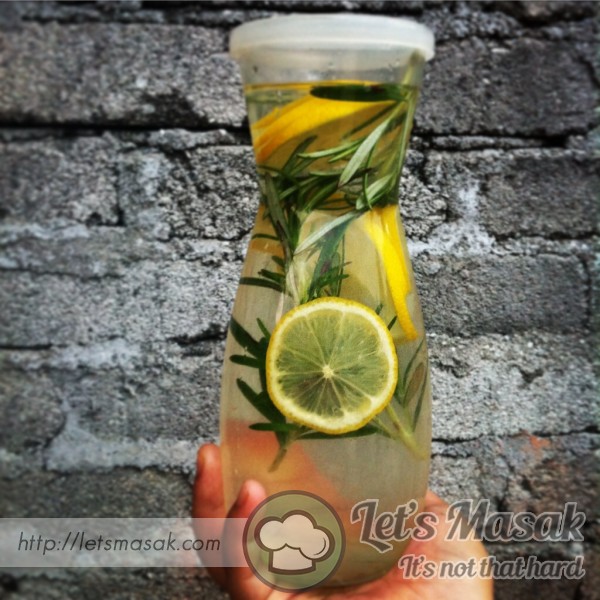 Detox Water Lemon And Rosemary