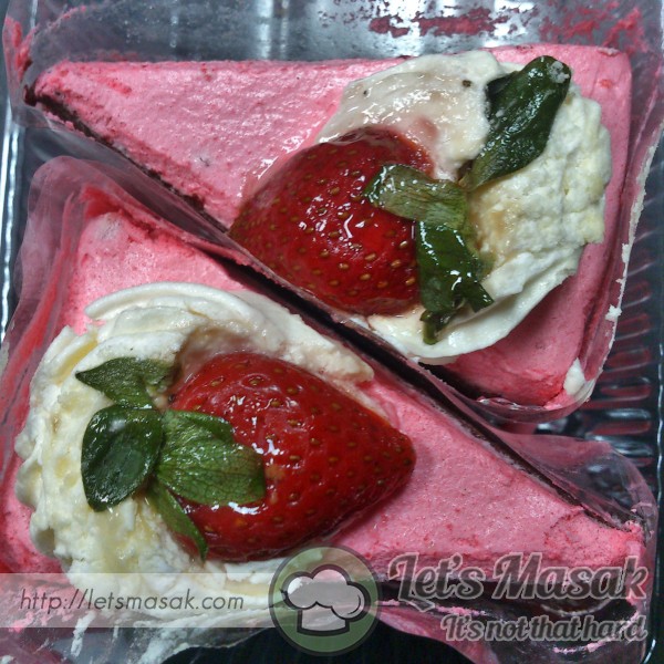 Chocolate & Strawberry Buttercream Cake