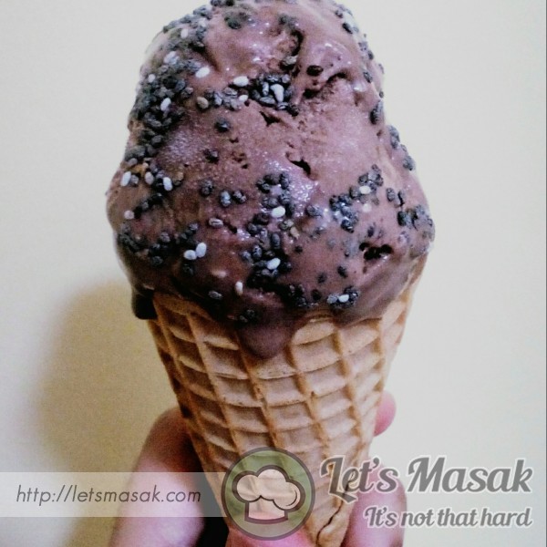 Chocolate Ice Cream With Chia Seeds
