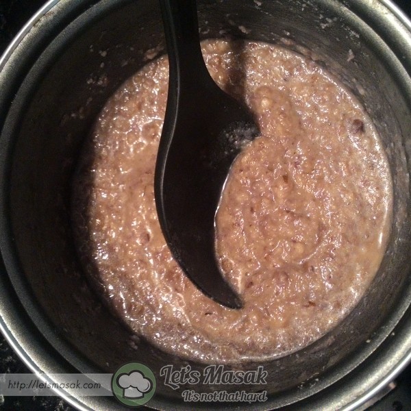 Rebuskan kacang yg di blend dengan air secawan atau lebih. Campurkan sekali butter, gula dan garam.