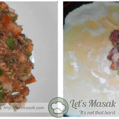Bila telur hampir masak, letakkan sardin yang telah dimasak tadi dan tomato keatas telur..lipat (macam buat crepe)