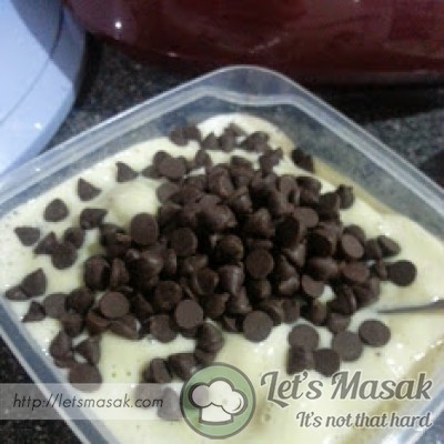 Pour the "ice-cream" into a container and add chocolate chips.