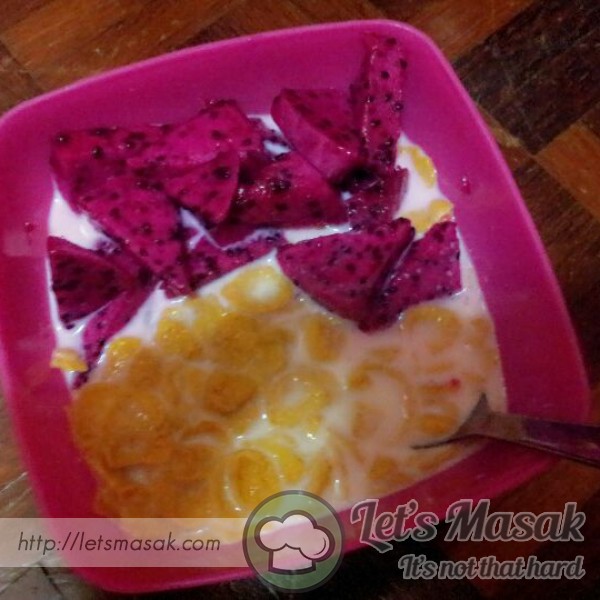 Cornflakes With Dragonfruits