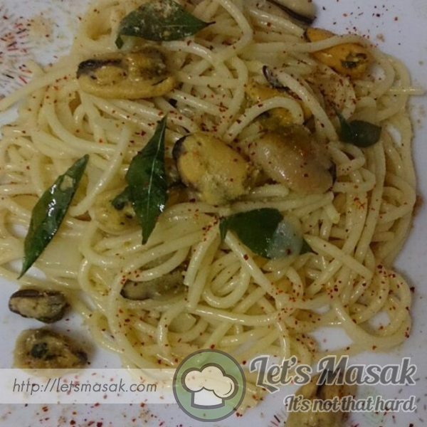 Mussles Curry Leaves Spaghetti