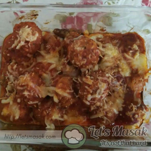 Baked Cheesy Meatball Stuffed With Cheese