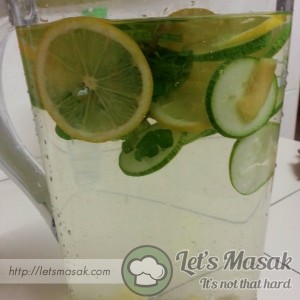 Detox Drinks With Cucumber, Lemon And Mints